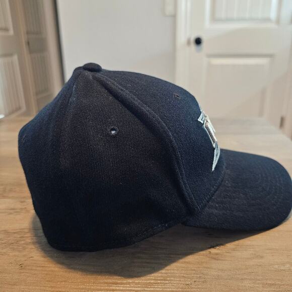 Vintage Miami Hurricanes Fitted Hat Cap 90s Black NCAA Embroidered One Fit TOW - Picture 6 of 8